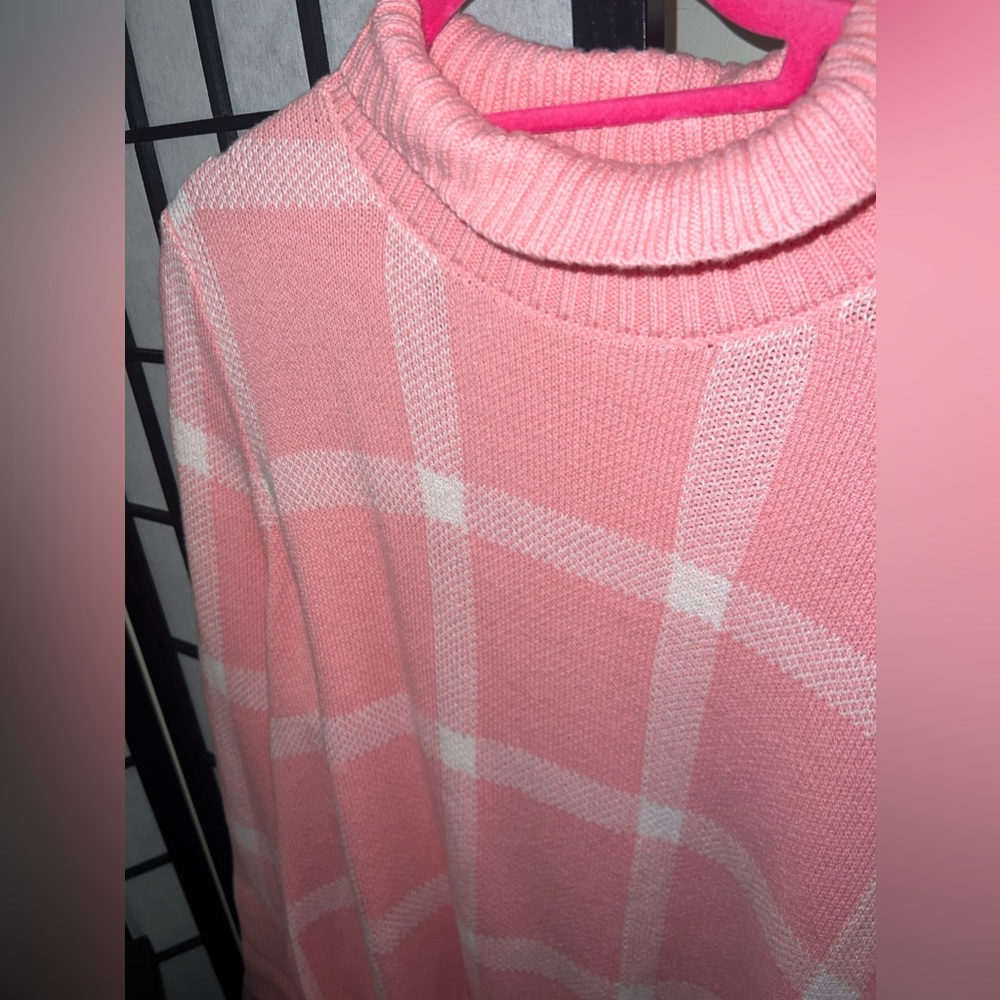 Pink sweater - Picture 2 of 5